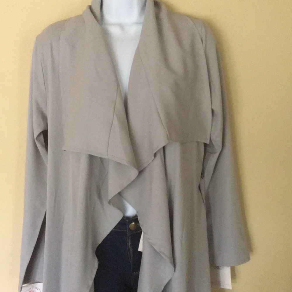 LUZ&MAR BOUTIQUE- Light gray long sleeve cardigan